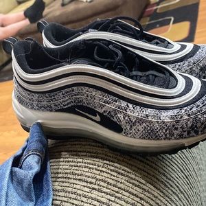 Nicks air max shoes-size 8.5